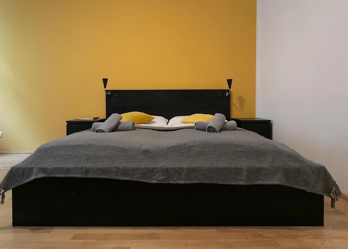 Apartment, Modern Und Neu Renoviert