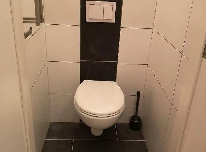 Apartment, Modern Und Neu Renoviert *