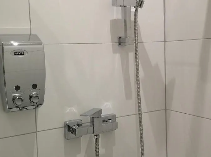 Apartment, Modern Und Neu Renoviert *