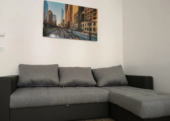 Apartment, Modern Und Neu Renoviert