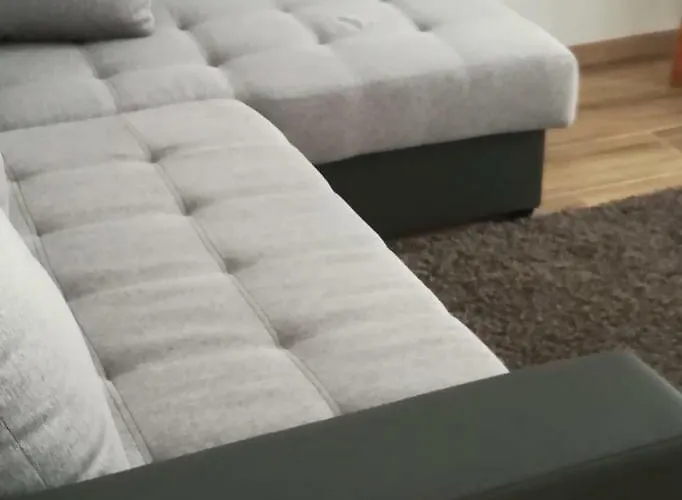 Apartment, Modern Und Neu Renoviert *
